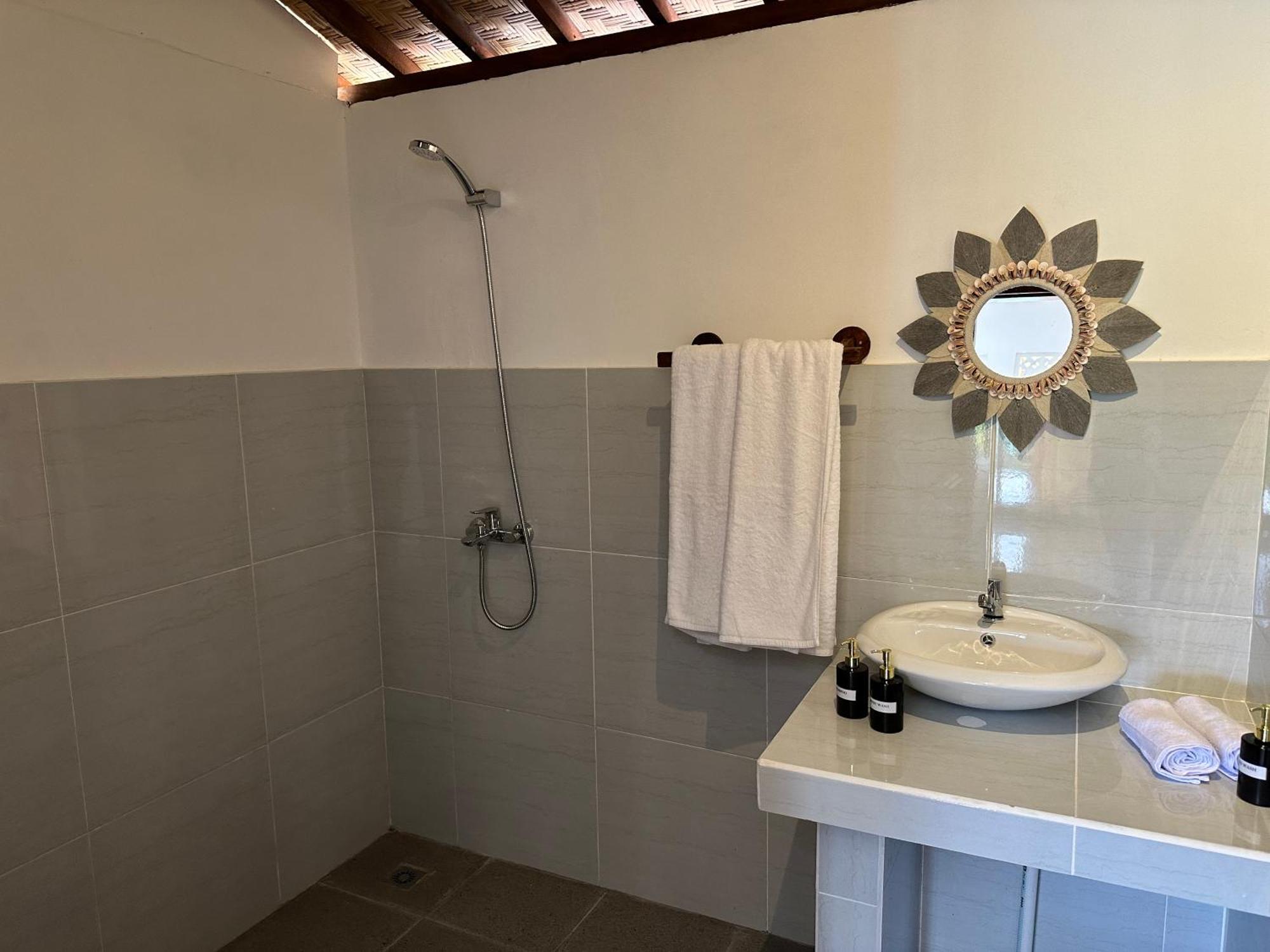 D'Janu Homestay Sidemen  Buitenkant foto
